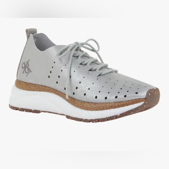 OTBT Shoes - OTBT Alstead Perforated Sneakers Silver 9.5 — Lightweight Travel Shoe